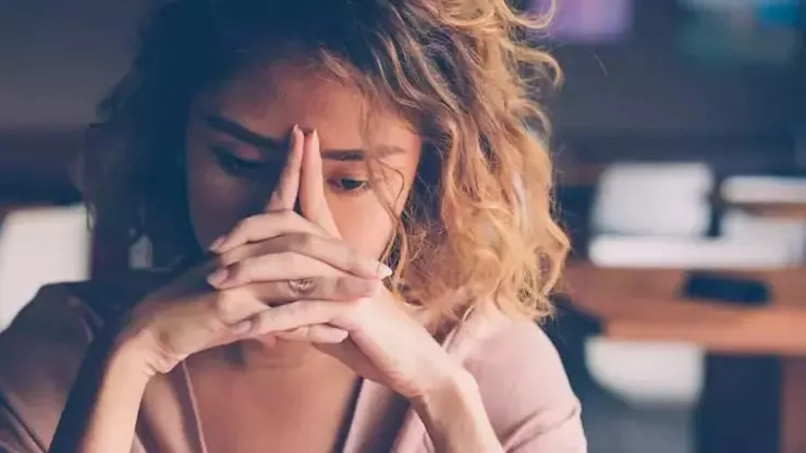 Kimse Üzemiyor Ama Kimse de Mutlu Edemiyor: Tükenmiş Bir Ruhun Sessizliği